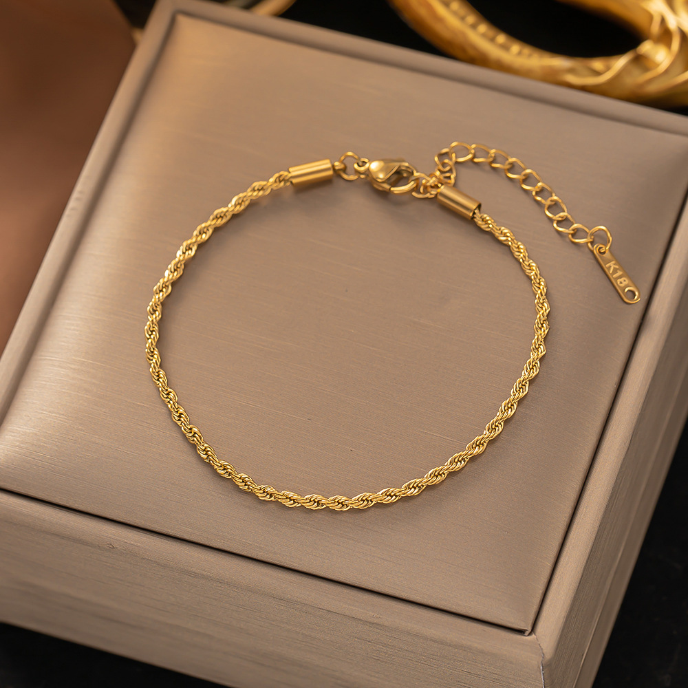 The Ultimate Guide to Layering Necklaces in 2026 for Effortless Style