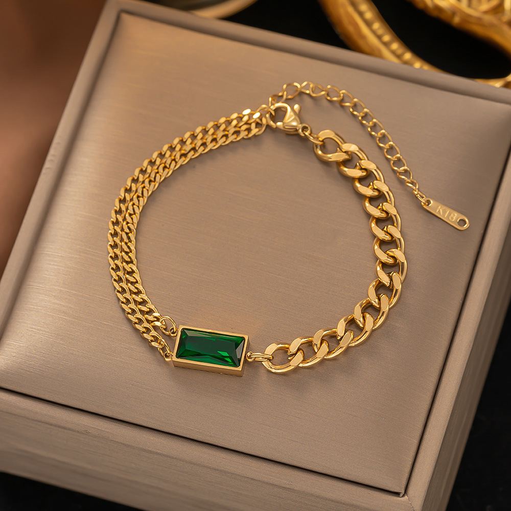 The Best Travel Jewelry Rolls & How to Pack Your Fine Pieces Securely in 2026