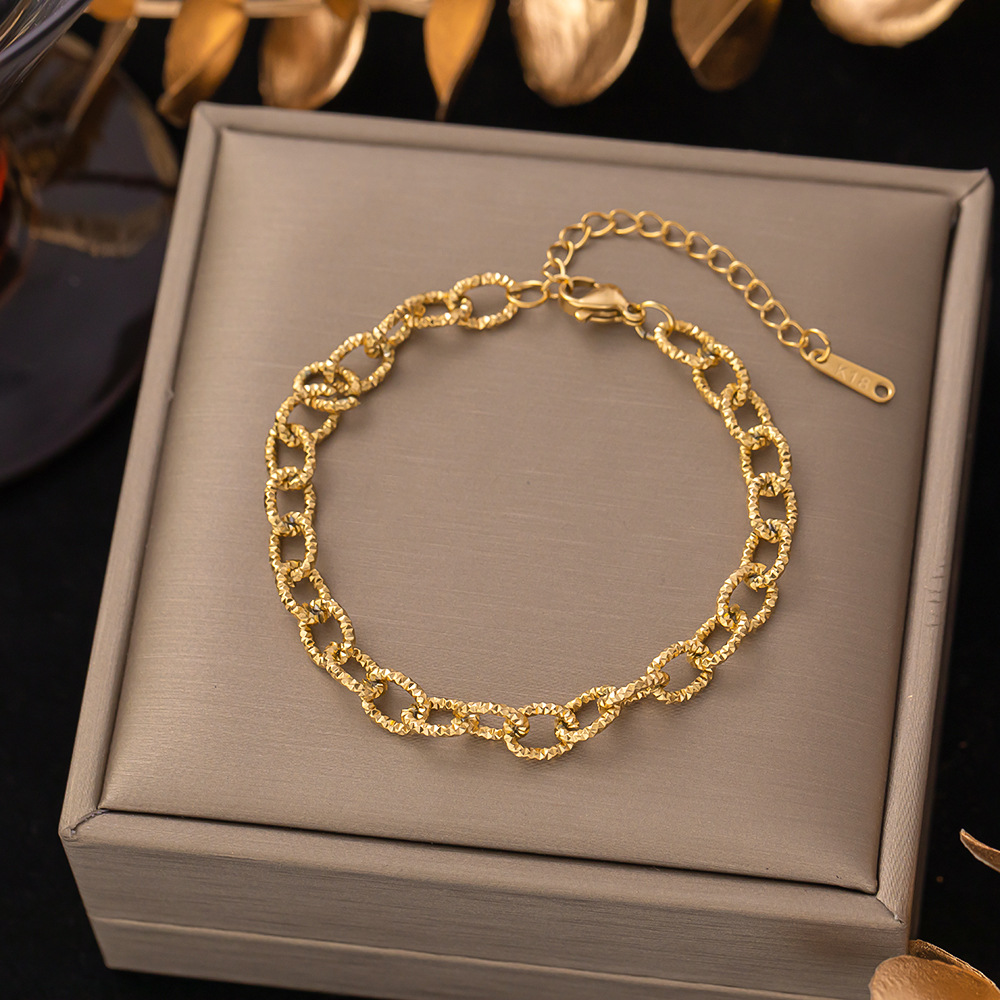 What Jewelry French Women Wear Daily in 2026