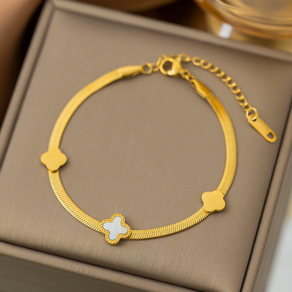 Best Waterproof Necklaces for Everyday Wear 2026