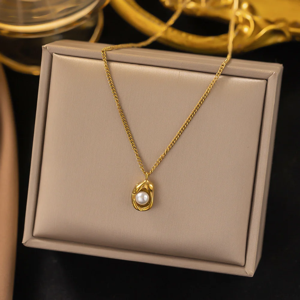 Lightweight Jewelry for Travel 2026