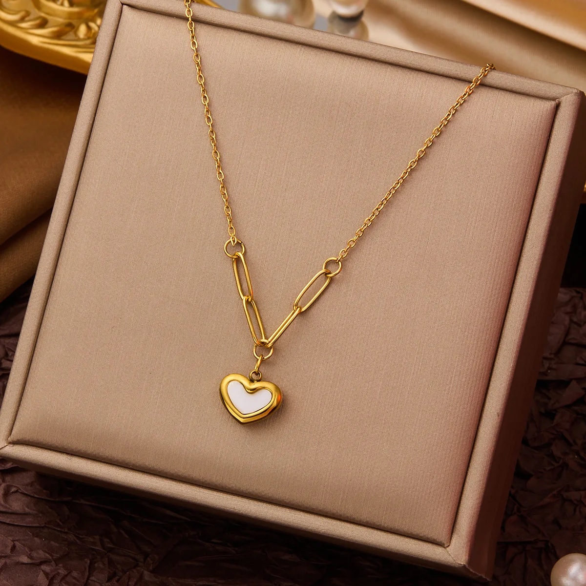Minimalist Necklaces: Everyday Elegance for Any Outfit 2026
