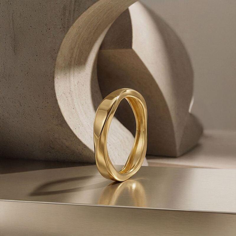 Et maison Simple Mobius Gold Wedding Band for Men
