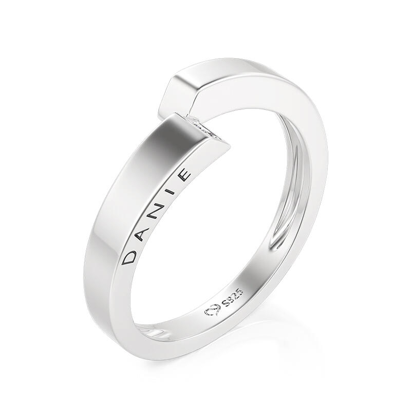 Et maison Custom Men's Name Wedding Band with Side Bypass