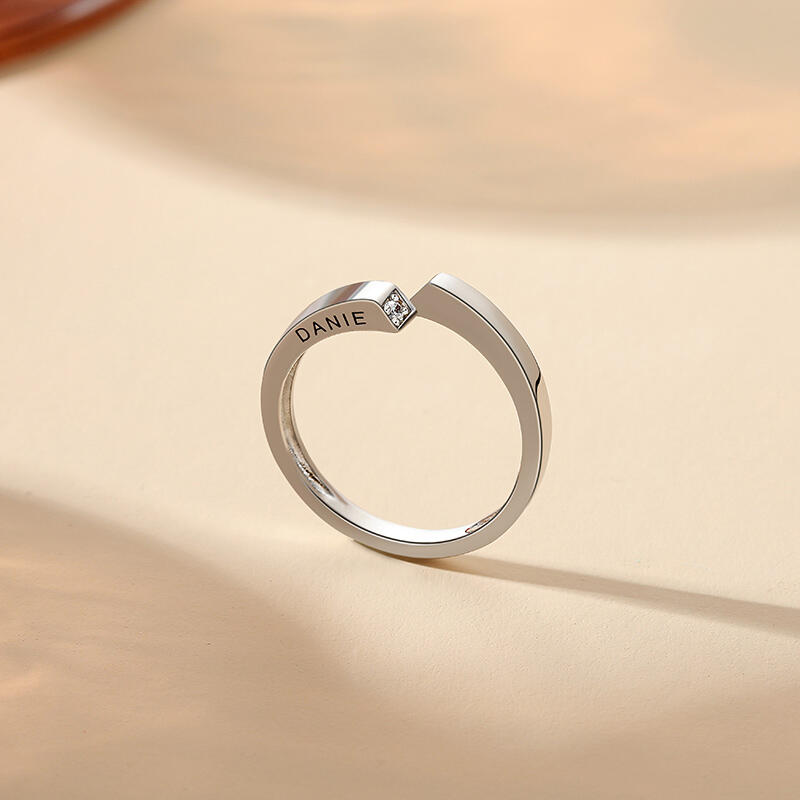 Et maison Custom Men's Name Wedding Band with Side Bypass