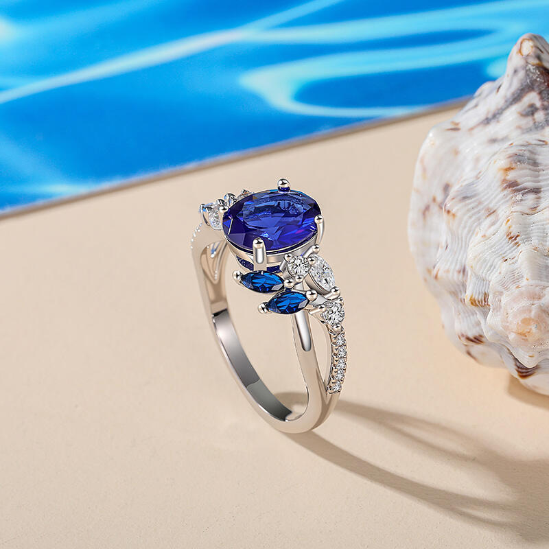 Et maison Twist Custom Oval Ring with Side Stones