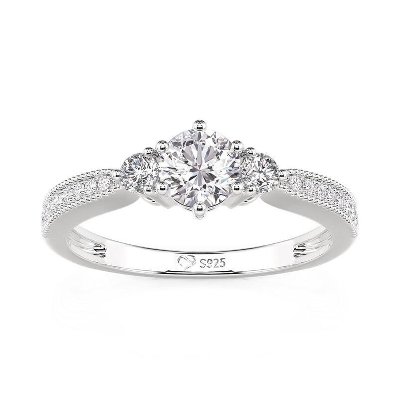 Et maison Classic Three-Stone Reverse Tapered Engagement Ring