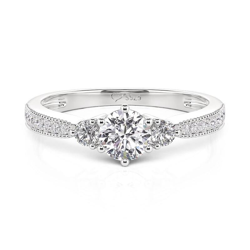 Et maison Classic Three-Stone Reverse Tapered Engagement Ring