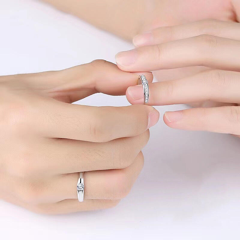 Et maison Solitaire Round Cut Sterling Silver Men's Band