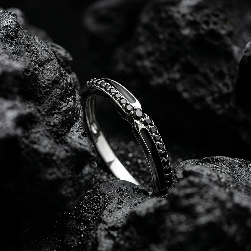 Et maison Minimalist Black Twisted Wedding Band for Men