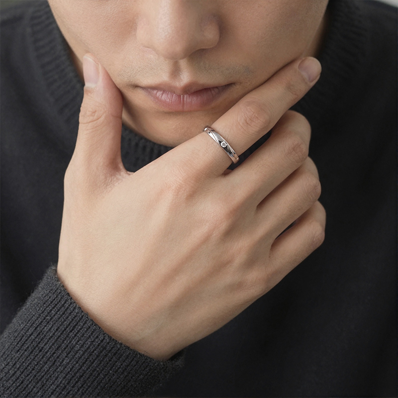 Et maison Bypass Cute Cat Men's Wedding Band with Stone