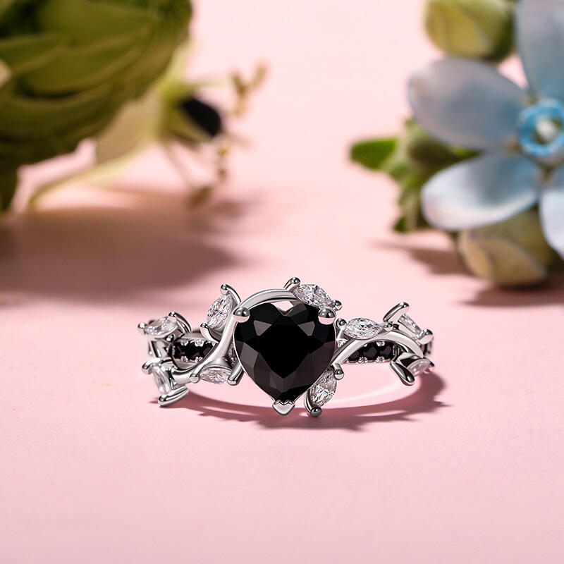 Et maison Twisted Thorns Leaf Black Heart Promise Ring